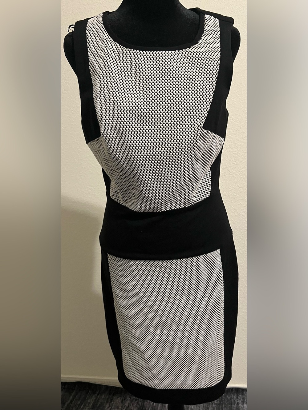 Gibson Latimer Black and White Textured Sheath Dress